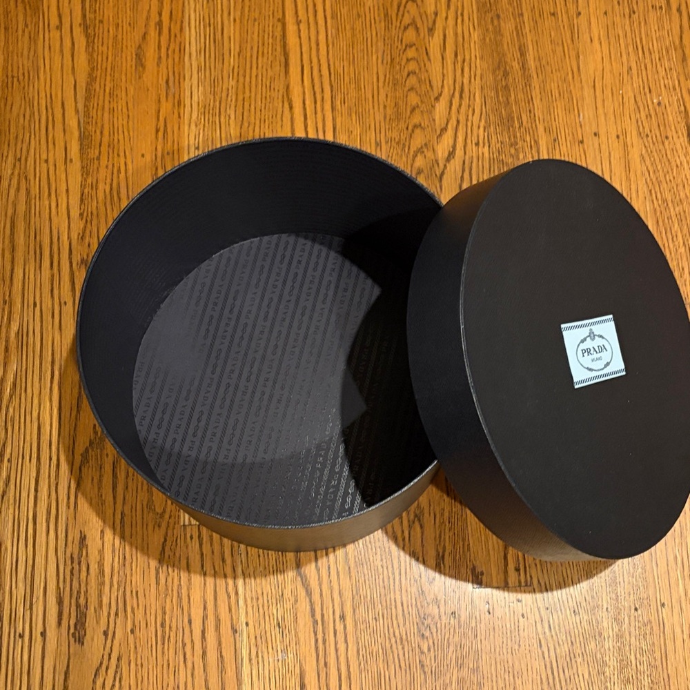 PRADA hat box - Picture 3 of 7